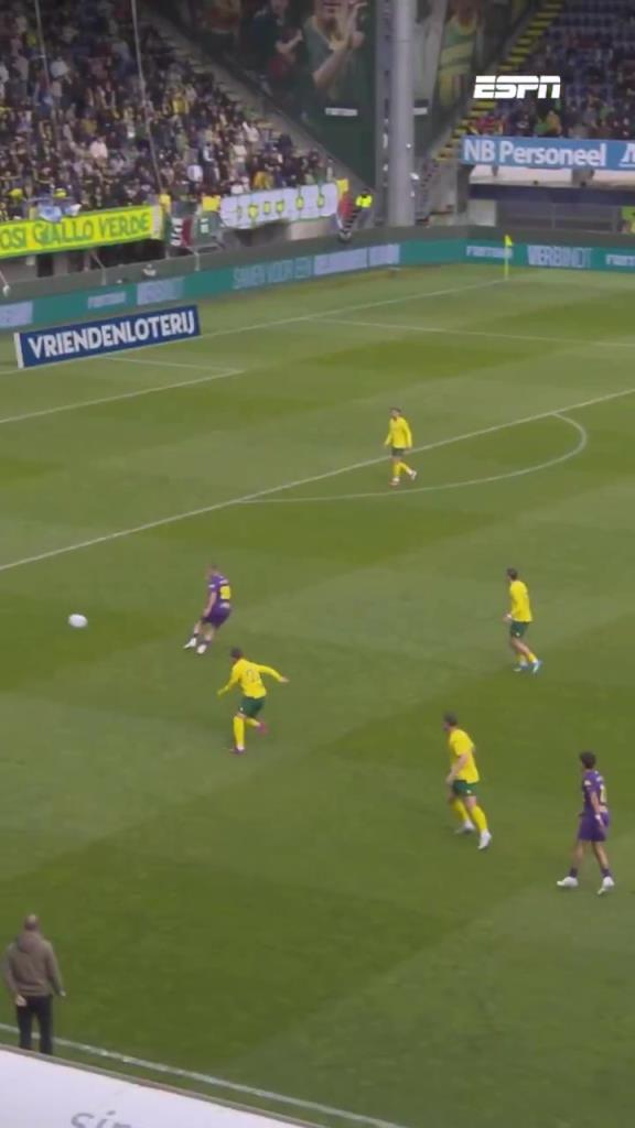 皮开肉绽！球迷：佩戴超小护腿板的潮流必须结束了