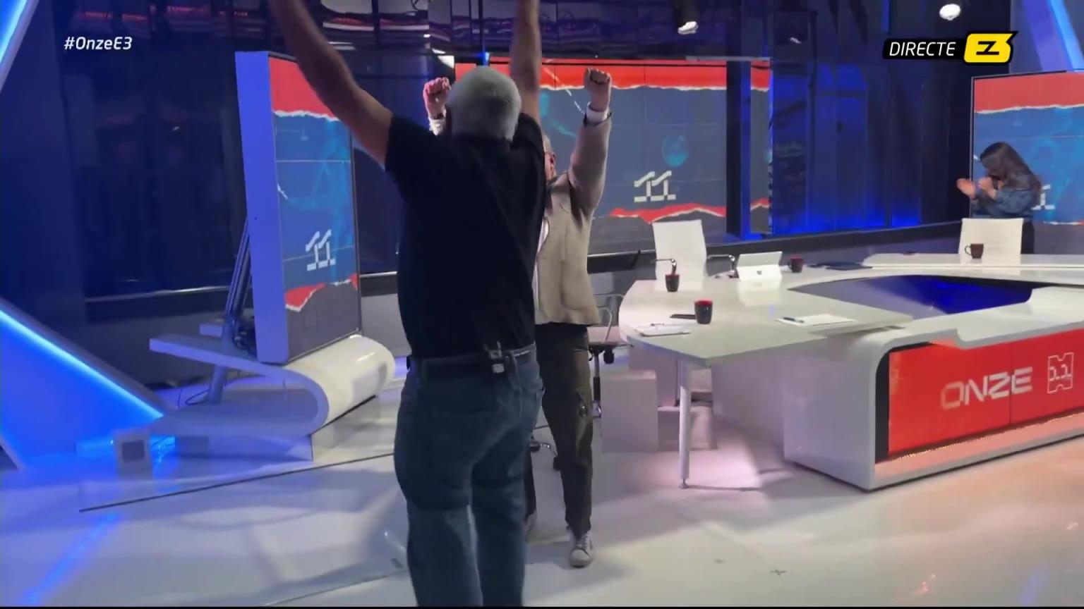 嗨了加泰罗尼亚电视台TV3的记者们庆祝皇马欧冠被淘汰