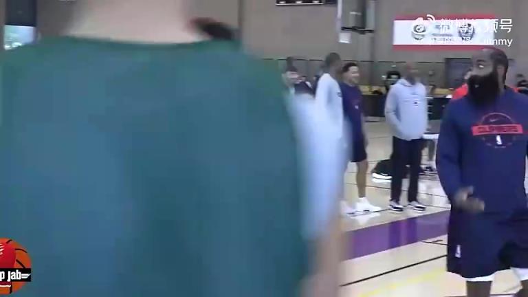 快船训练视频曾曝出：保罗觉得训练有问题，通过哈登转达给卢指导