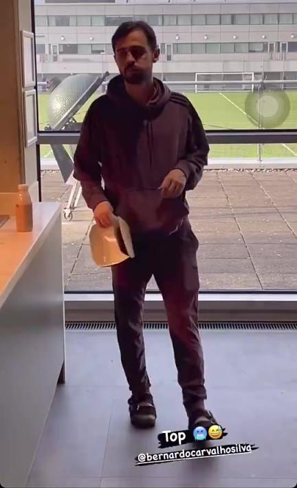 难以置信这人年入千万欧元!B席此前让人印象深刻的穿搭