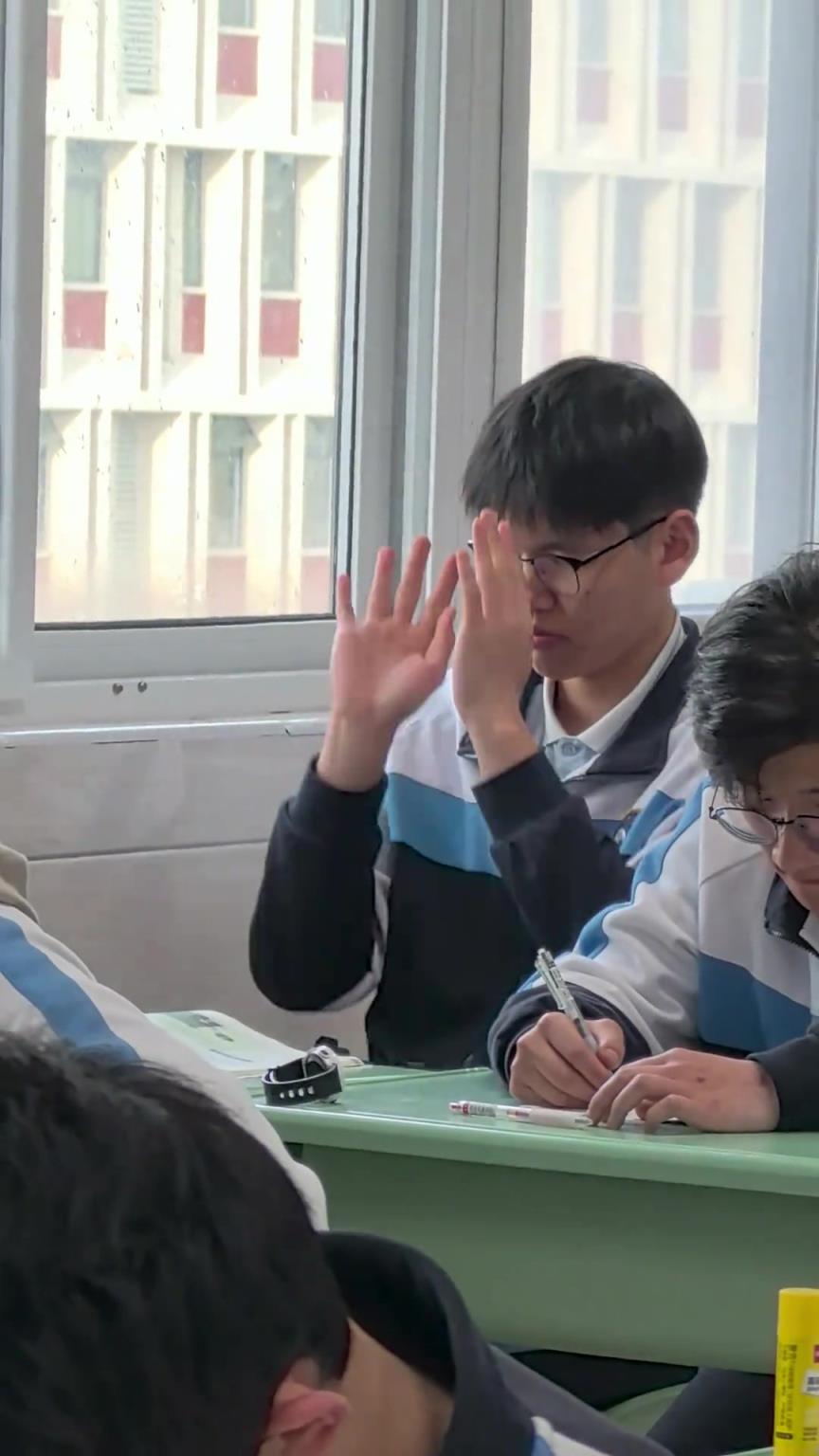 这是爱打篮球男生的一个专属动作了吧？