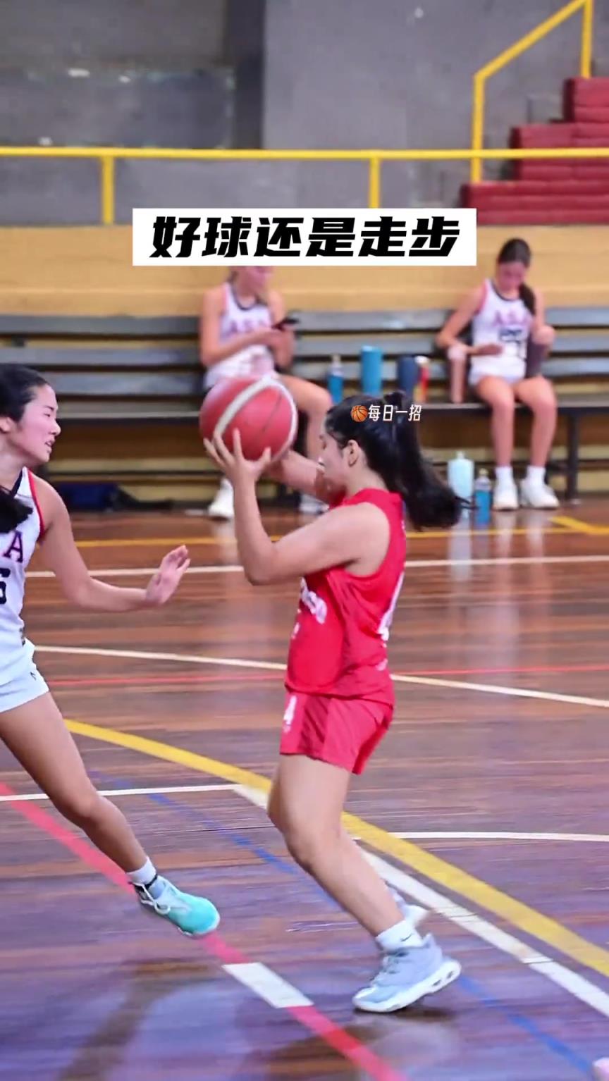 理性讨论一下：这是好球还是走步？