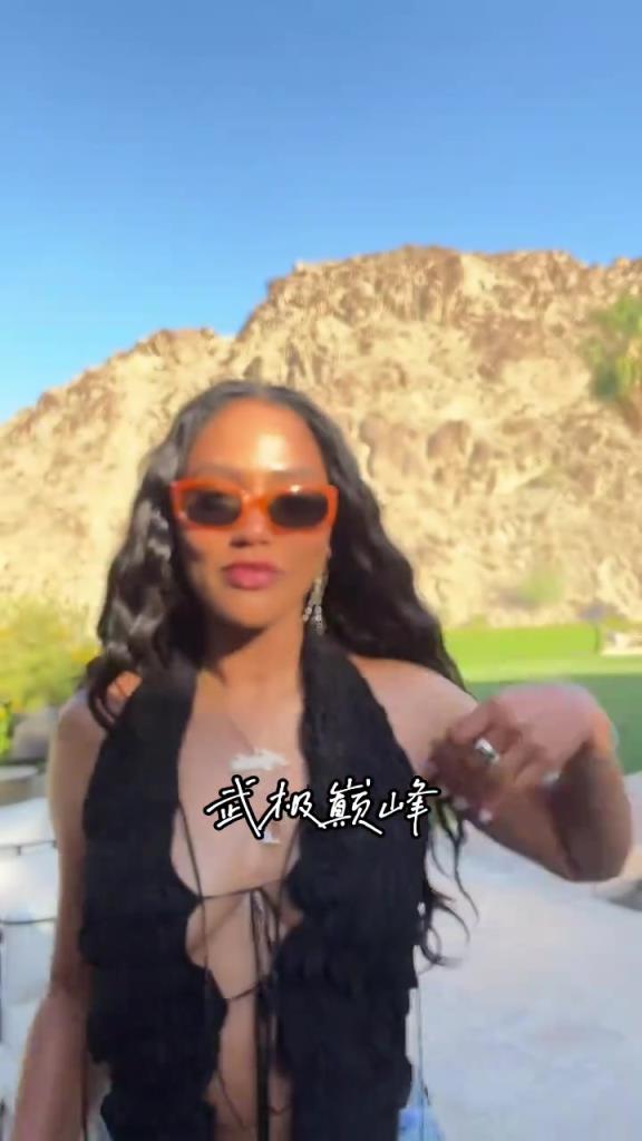 “享受假期～库嫂阿耶莎现身科切拉音乐节”