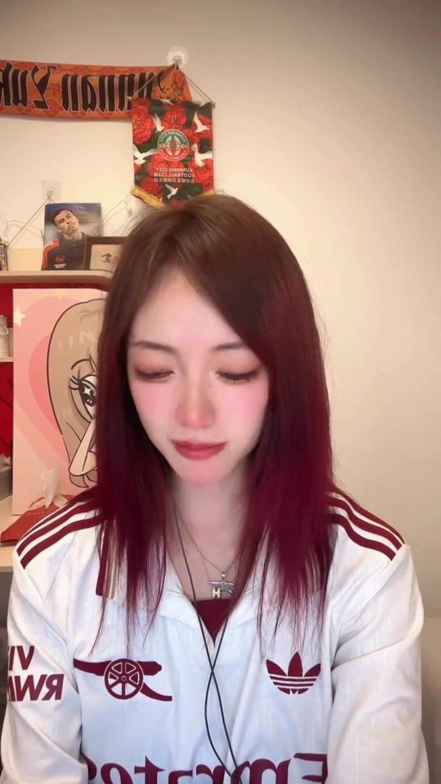 阿森纳女球迷痛哭：每次都是差一点，每次都是差一点，唉……