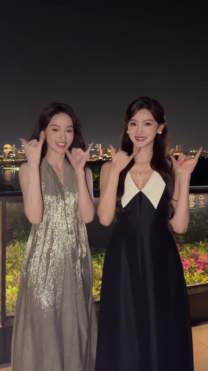 好看爱看！金佳悦晒与闺蜜手势舞，果然美女只和美女玩！